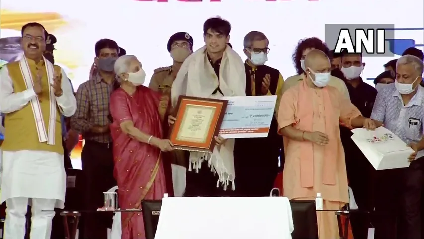 Tokyo Olympian Honour: टोक्यो ओलिंपिक में देश को गौरवांवित करने वाले नामचीन खिलाड़ियों को सीएम ने किया सम्मानित, इतनी राशि की भेंट...