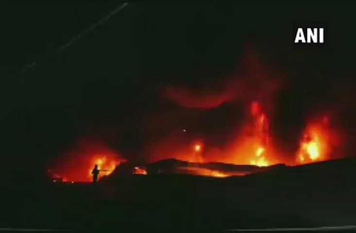 MP Indore News: इंदौर के शंकरबाग इलाके में देर रात फैक्ट्री में लगी भीषण आग, दमकल की 15 गाड़ियों ने आग पर पाया काबू