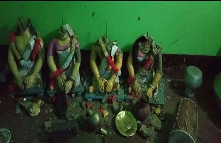 Temple Attack In Bangladesh: उपद्रवियों ने धार्मिक स्थलों पर किया हमला, मूर्तियों को पहुंचाया भारी नुकसान
