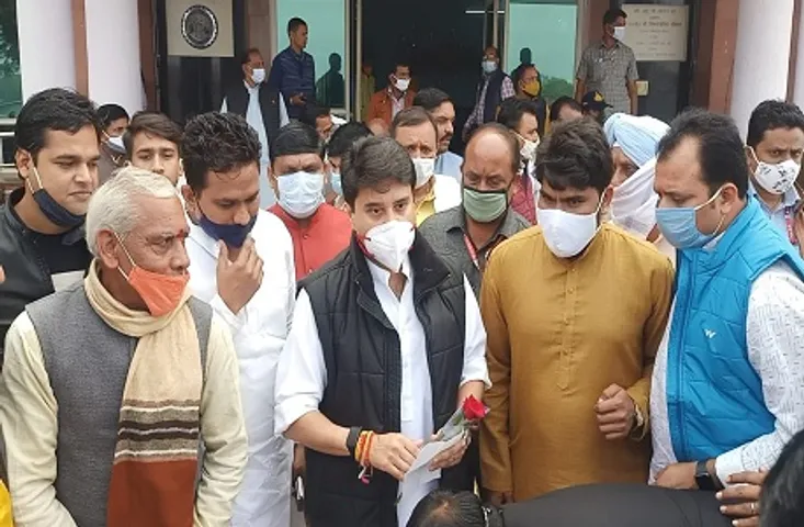Jyotiraditya Scindia in Bhopal: वैक्सीन पर सवाल को लेकर बोले सिंधिया- कांग्रेस की विचारधारा हमेशा राष्ट्रहित के विपरीत रही