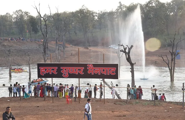 मैनपाट महोत्सव में पर्यटकों का उमड़ा सैलाब, बोटिंग, एडवेंचर स्पोर्ट्स का लुत्फ उठा रहे लोग