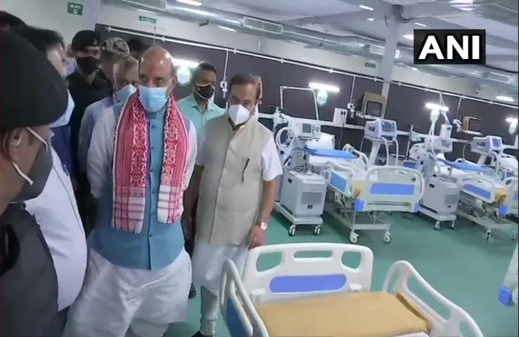DRDO COVID Centre: कोविड केयर सेंटर का रक्षा मंत्री राजनाथ सिंह ने किया दौरा, सीएम भी रहे मौजूद