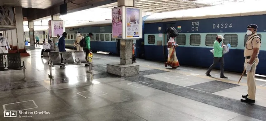 Jabalpur railway bridge: फोन पर बात करना पड़ा भारी,एक लापरवाही से हो गईं युवक की मौंत ।