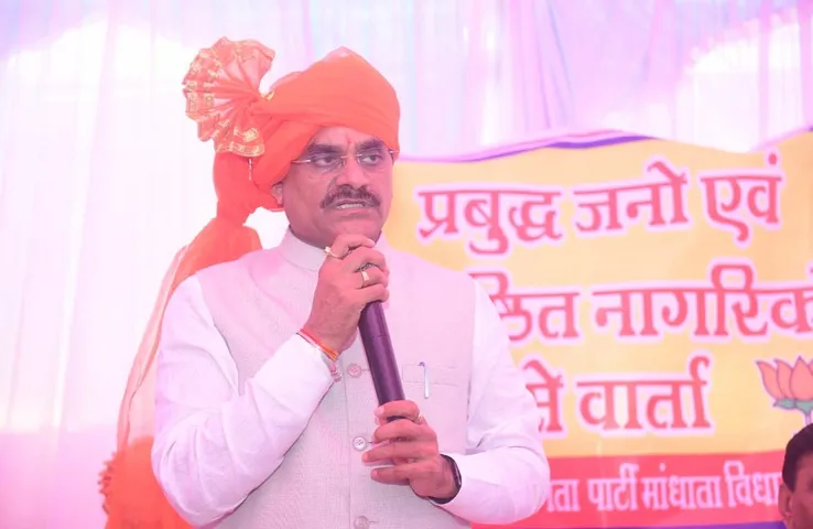 Khandwa By Election VD Sharma : जनसंपर्क में जुटे वीडी शर्मा, बोले 'कमलनाथ मुंगेरीलाल के हसीन सपने देख रहे'
