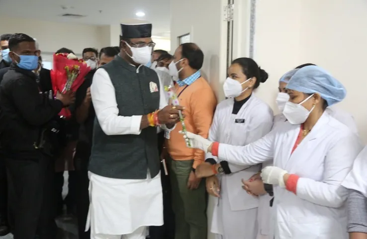 Vishvas Sarang : मंत्री सारंग ने किया हमीदिया अस्पताल का निरीक्षण, आईसीयू वार्ड 600 से बढ़कर होगा 912 बिस्तर का