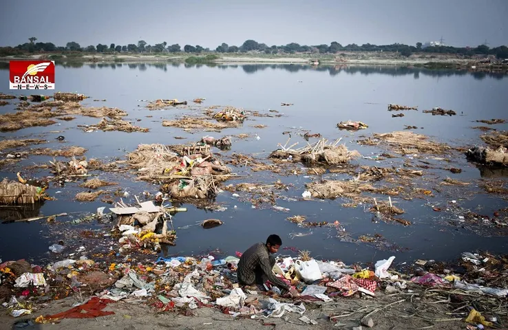 Yamuna Pollution : यमुना को गंदा करने वाले 12 ट्रीटमेंट प्लांट पर लगा 12 करोड़ रुपये तक का जुर्माना
