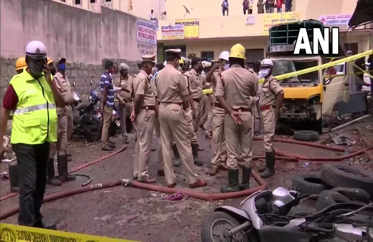 Breaking News: बेंगलुरु में पटाखे के गोदाम में लगी भीषण आग, तीन की मौत चार घायल