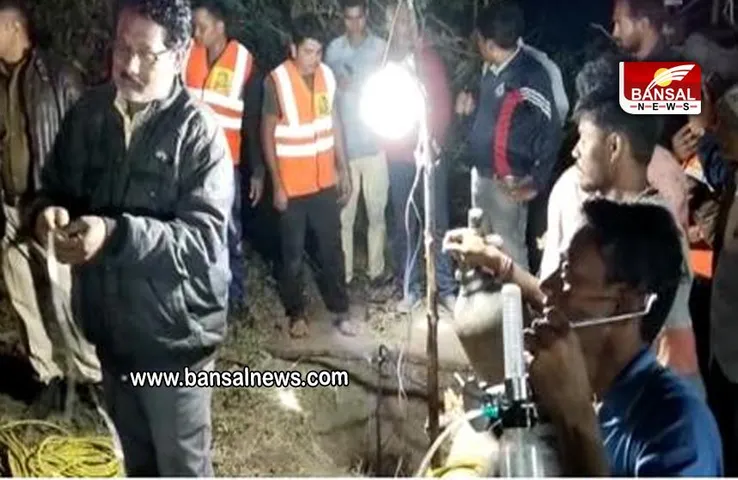 Betul Borewell Update: बोरवेल में गिरा तन्मय 38 फीट गहराई में अटका, 12 फीट ऊपर खींचने के बाद खुल गई रस्‍सी, रेस्क्यू अभियान जारी