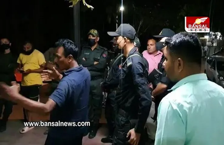 Gujarat: चुनाव ड्यूटी पर तैनात जवान ने साथी जवानों पर चलाई गोली, 2 की मौत