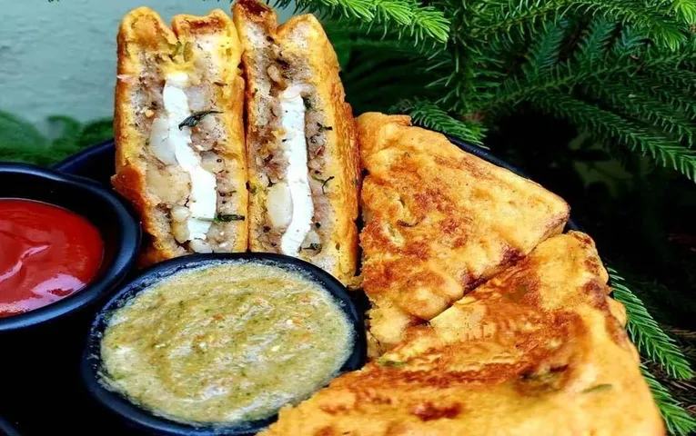 Aloo Paneer Pakoda Recipe: ट्राई करें इस दिवाली मसालेदार आलू पनीर पकौड़ा, ये रही रेसिपी