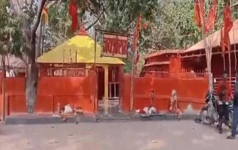 Interesting Fact: मप्र का रहस्यमयी हनुमान मंदिर, जहां सैकड़ों सालों से बिना छत के रहते हैं भगवान