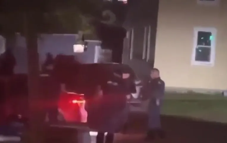 America Shooting Incident: अमेरिका के रेस्टोरेंट में हुई मास शूटिंग में 22 की गई जान, हमलावर पकड़ से अब तक बाहर