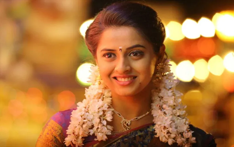 Arthana Binu: अभिनेत्री ने पिता पर लगाया आरोप, जान से मारने की देता है धमकी