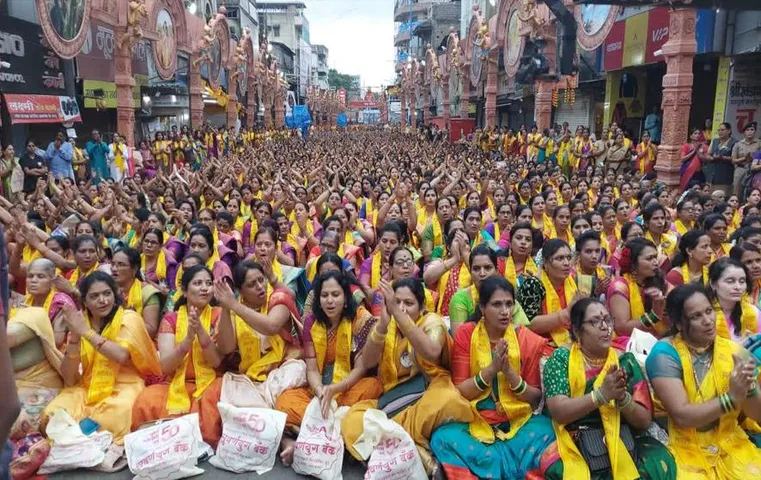 Atharvashirsha Pathan Pooja: इस राज्य के 31 हजार महिलाओं संग विदेशी श्रद्धालुओं ने अथर्वशीर्ष का किया पाठ, जानें कहांं