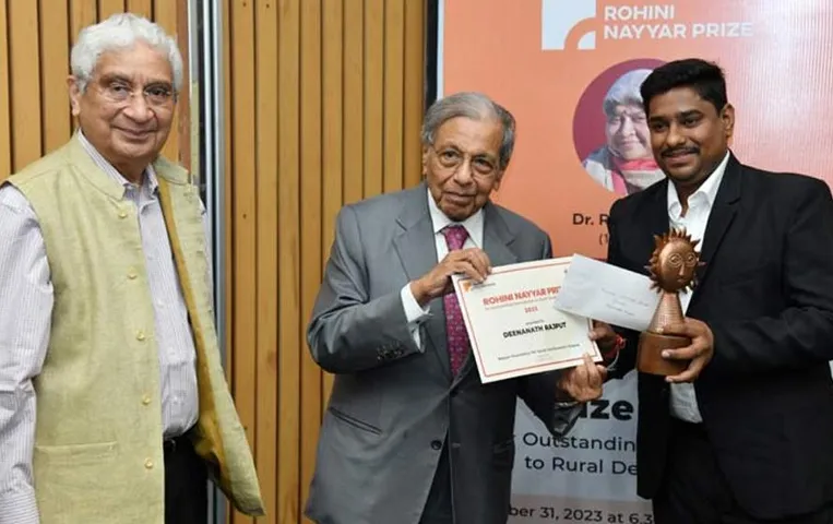 CG News: बस्तर के सामाजिक कार्यकर्ता दीनानाथ राजपूत को रोहिणी नैय्यर पुरस्कार से किया गया सम्मानित