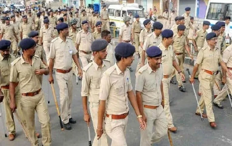 Bengal Police Constable: राज्य में कांस्टेबलों के 12 हजार रिक्त पदों पर होगी भर्ती, युवाओं के लिए खुशखबरी