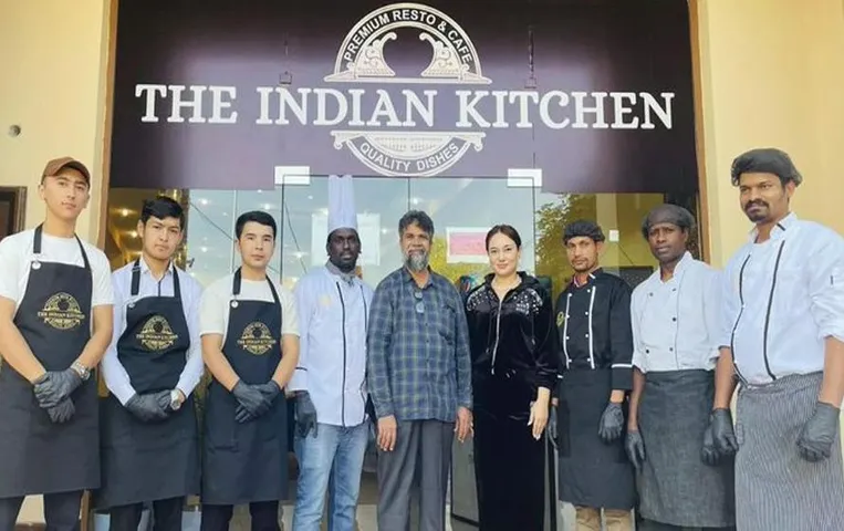 Uzbekistan Indian Restaurant: बेंगलुरू के शख्स ने समरकंद में खोला एकमात्र भारतीय रेस्तरां, 350-400 लोग आते हैं रेस्तरां में