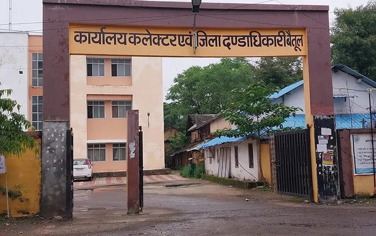 MP News: कलेक्टर के ‘एक्स’ हैंडल से की गई सरकार विरोधी पोस्ट, मामले में एक कर्मचारी निलंबित