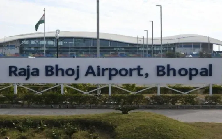 Bhopal Airport Threat: राजा भोज एयरपोर्ट को फिर मिली बम से उड़ाने की धमकी, 6 महीने में चौथी बार आया मेल, FIR दर्ज