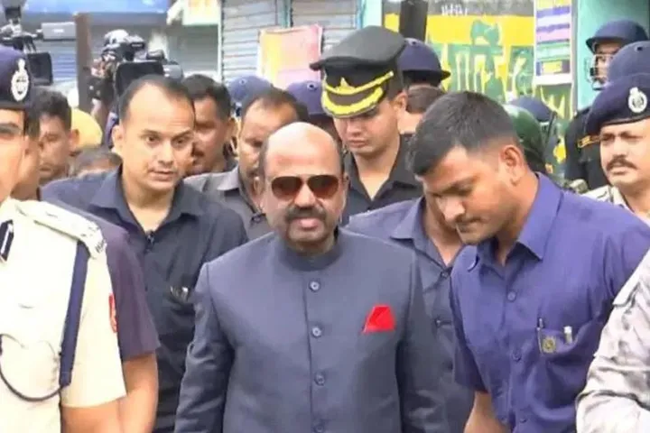 Cooch Behar News: प. बंगाल के राज्यपाल ने कूचबिहार जिले में हालात का लिया जायजा