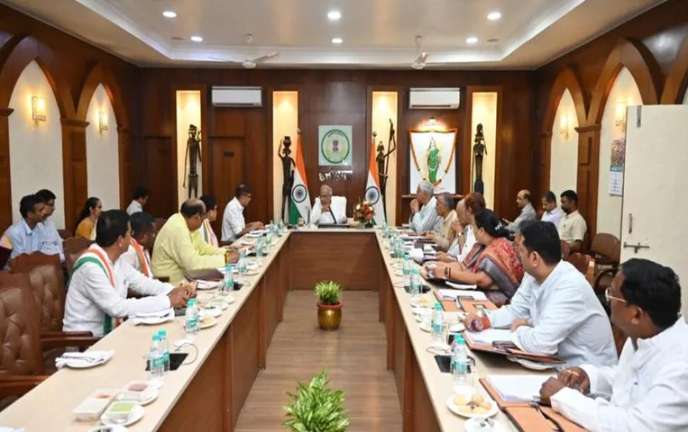 CG Cabinet Decision: पीएम आवास योजना से छत्‍तीसगढ़ के लाखों परिवारों को मिलेगा घर, कैबिनेट में लिए गया अहम फैसला