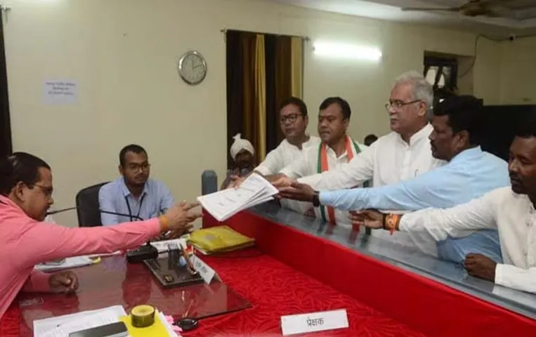 CG Elections 2023: CM भूपेश ने दाखिल किया नामांकन, प्रियंका गांधी नहीं हुई शामिल