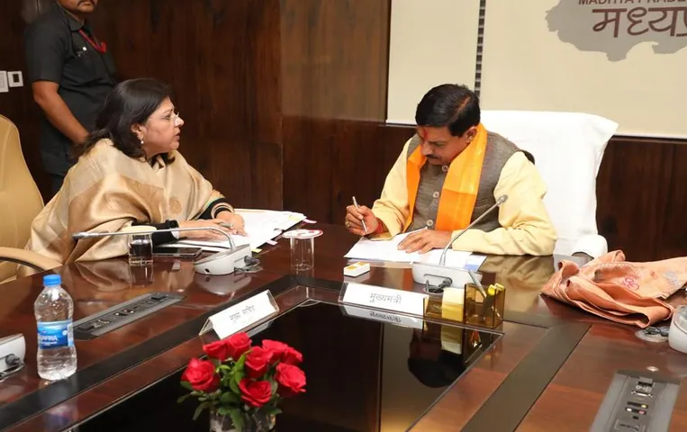 MP News: नए CM की पहली कैबिनेट बैठक, हर जिले में खुलेंगे पीएम एक्सीलेंस स्कूल, मांस और अंडों की दुकानों पर होगी सख्ती