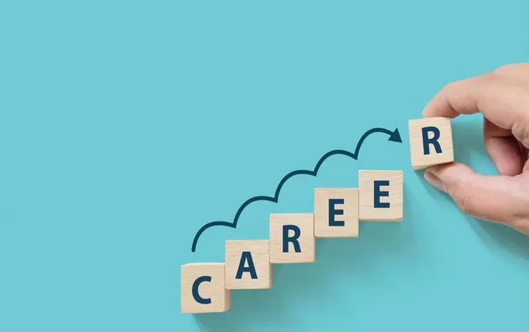 Career Tips: 12th में कॉमर्स चुनने के बाद भविष्य को सफल बनाए इन 3 करियर ऑप्शंस के साथ