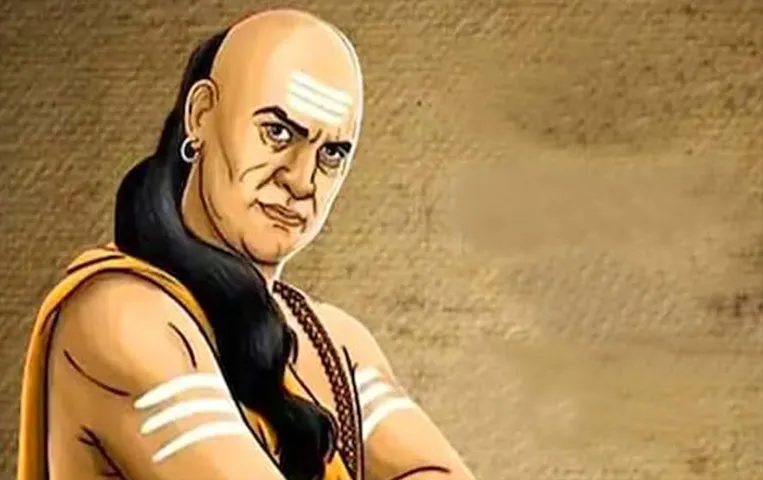 Chanakya Niti: मनुष्य की ये 3 आदतें कभी आगे नहीं बढ़ने देती हैं, जानें चाणक्य ने क्या बताया है