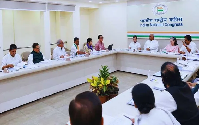 Chhattisgarh Election 2023: कांग्रेस CEC की बैठक में 79 सीटों सहित मंत्रियों के नामों पर बनी सहमति, नामांकन दाखिल करने का आज दूसरा दिन