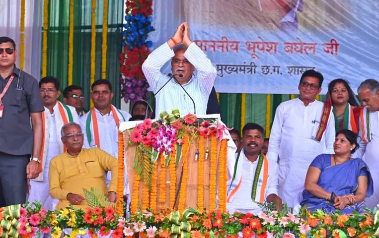 CG Election 2023: वचनपत्र से पहले सीएम बघेल की कर्ज माफी सहित चार महाघोषणाएं, बीजेपी जल्द जारी करेगी वचनपत्र