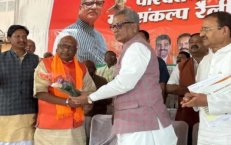 Chhattisgarh Election 2023: कांग्रेस विधायक चिन्तामणि बीजेपी में शामिल, प्रदेश प्रभारी ओम माथुर ने दिलाई सदस्यता