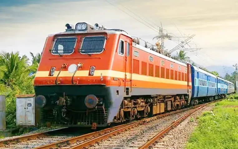 Indian Railway: यात्रियों की बढ़ी मुश्किलें, दिवाली पर घर जाने के लिए नहीं मिल रहा टिकट