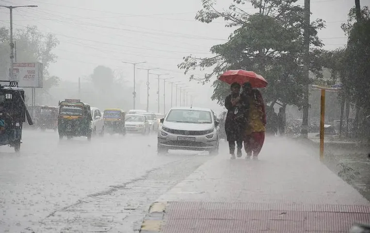 Chhattisgarh Weather Update: प्रदेश में चार दिनों तक सक्रिय रहेगा मानसून, इन 12 जिलों में येलो अलर्ट जारी