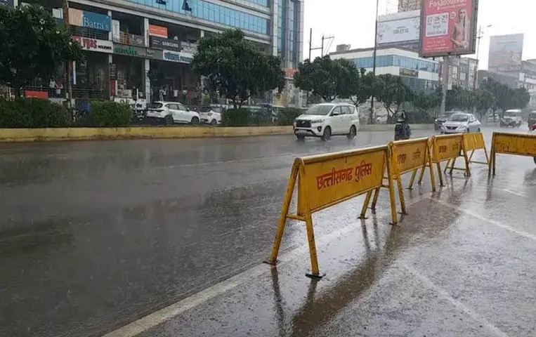 Chhattisgarh Weather Update: प्रदेश के विभिन्न हिस्सों में बारिश का दौर जारी, आज इन इलाकों में होगी बारिश