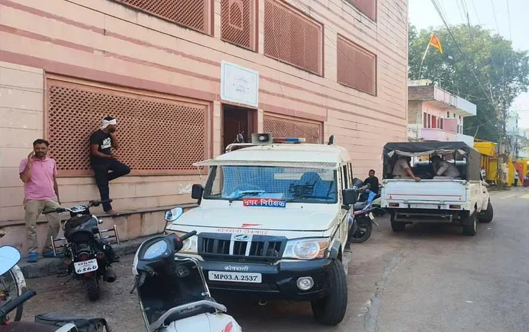 MP News: कांग्रेस प्रत्याशी के यहां पड़ा छापा, घर पर पहुंचे असम पुलिस के जवान