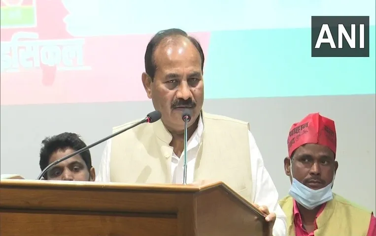 Dara singh joins SP: सपा में शामिल हुए पूर्व मंत्री दारा सिंह चौहान, बोले अखिलेश भईया के साथ बनाएंगे सरकार