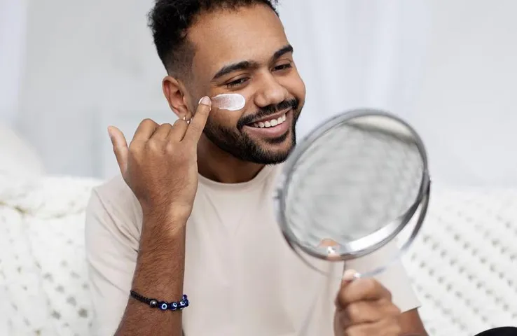 Men Skin Care Tips: मानसून में महिलाएं ही नहीं पुरूष भी रखें अपनी त्वचा का ख्याल, अपनाएं ये खास टिप्स यहां