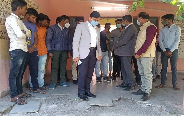 Shajapur collector: कलेक्टर ने छात्रावास का किया आकस्मिक निरीक्षण, अव्यवस्था मिलने पर लगाई फटकार