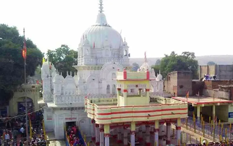 Damoh Bandakapur Temple: यहां 290 साल पहले प्रकट हुए थे जागेश्वर नाथ, हर साल बढ़ता है शिवलिंग, जानिए क्‍या है रहस्‍य