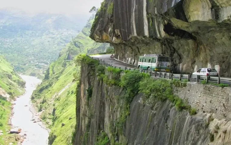 Dangerous Roads of India: भारत में इन सड़कों पर जरा सी भी लापरवाही पड़ सकती है मंहगी, जानिए वजह