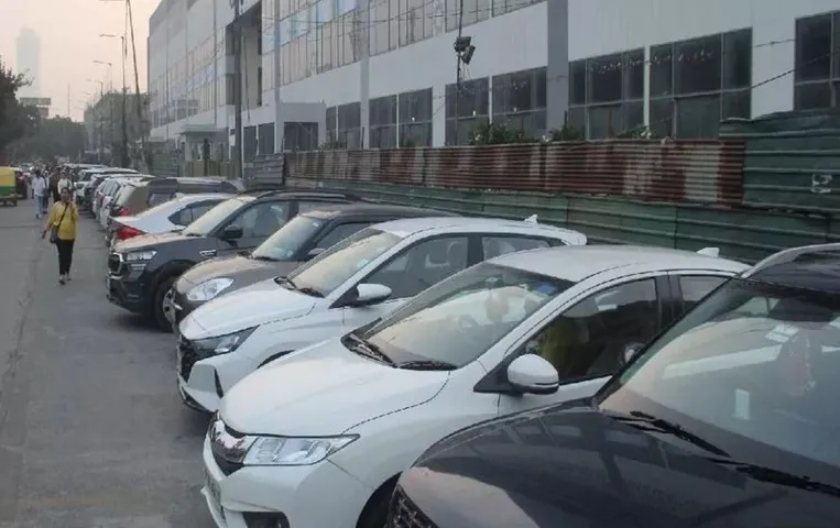 NDMC Parking Fee: दिल्ली नगरपालिका परिषद ने दोगुना किया पार्किंग शुल्क, जानिए पूरी खबर