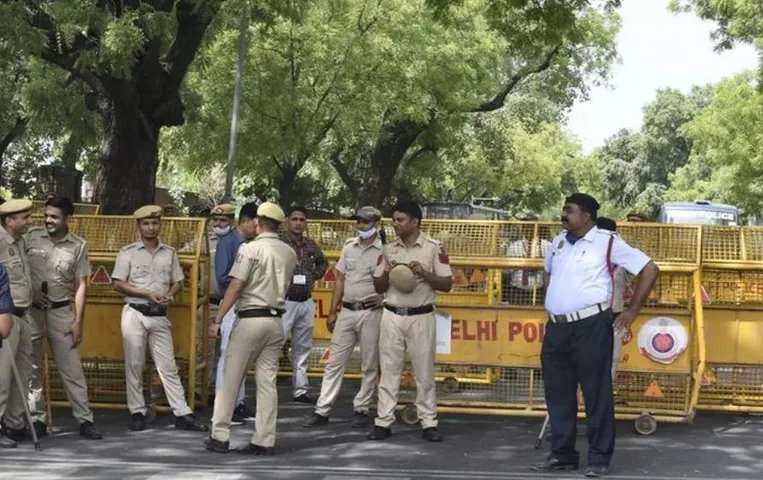 Newsclick Case: न्यूजक्लिक के पूर्व कर्मचारी के केरल स्थित आवास पर छापा, दिल्ली पुलिस ने फोन और लैपटॉप किए जब्त