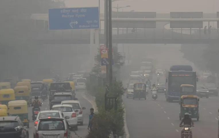 Noida Air Pollution: नोएडा में ग्रैप का उल्लंघन करने पर प्रशासन सख्त, 1.56 करोड़ का वसूला जुर्माना
