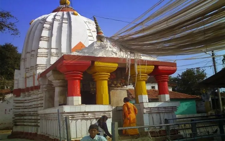 Devtalab Temple: देवतलाब प्रसिद्ध धाम जहां शिवलिंग जल चढ़ाने मात्र से पूरी होती है, चार धाम की यात्रा
