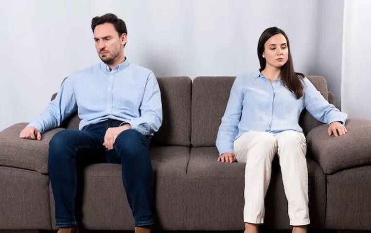 Reasons For Divorce: आखिर कैसे खत्म होता है खूबसूरती का रिश्ता, जानिए किन वजहों से होता है तलाक