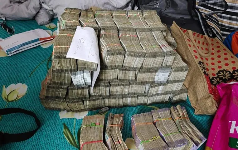 MP News: राजधानी में ईडी की बड़ी कार्रवाई, महादेव एप से जुड़े नेटवर्क के खिलाफ छापेमारी, 417 करोड़ रुपए जब्त