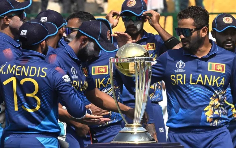 ENG vs SL: वर्ल्ड चैंपियन इंग्लैंड को श्रीलंका ने दी 8 विकेट से मात, प्वाइंट्स टेबल में हुआ उलटफेर