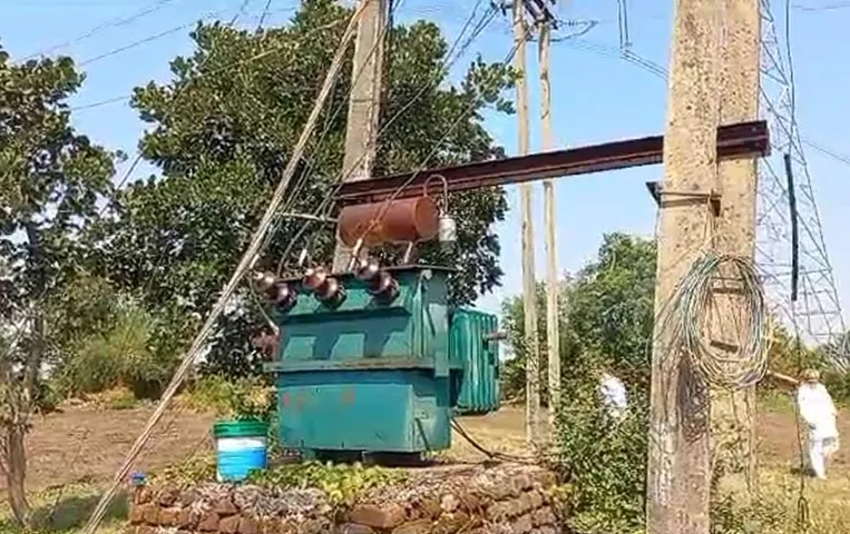 MP News: महीनों से खराब पड़े ट्रांसफार्मर, सीएम हेल्पलाईन पर शिकायत का कोई असर नहीं, किसान परेशान