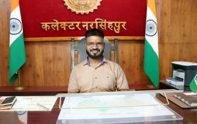MP News: नरसिंहपुर कलेक्टर बताकर लोगों की लाखों रुपए की ठगी, आरोपी गिरफ्तार, जानिए पूरा मामला